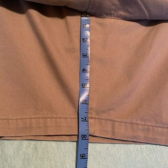 Van Heusen khaki 38 waist men’s shorts EUC 100% Cotton 8” inseam, flat front - Picture 7 of 12